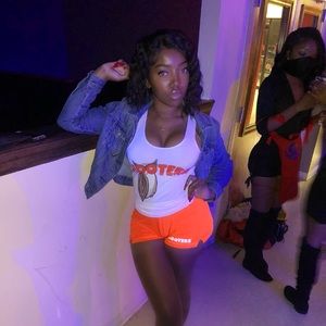 HOOTERS GIRL COSTUME!